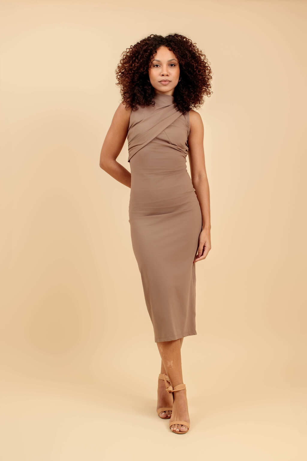 Vestido Midi Drapeado de Poliamida Montalcino - Marrom Mocha